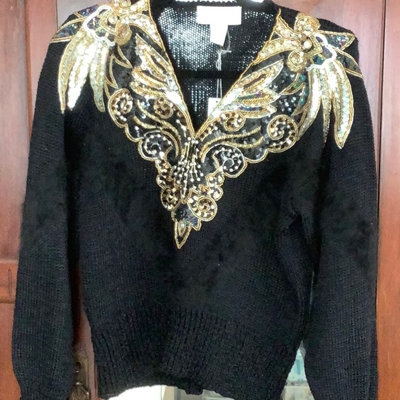 Sweaters - Vintage 90’s black gold Sequin Sweater